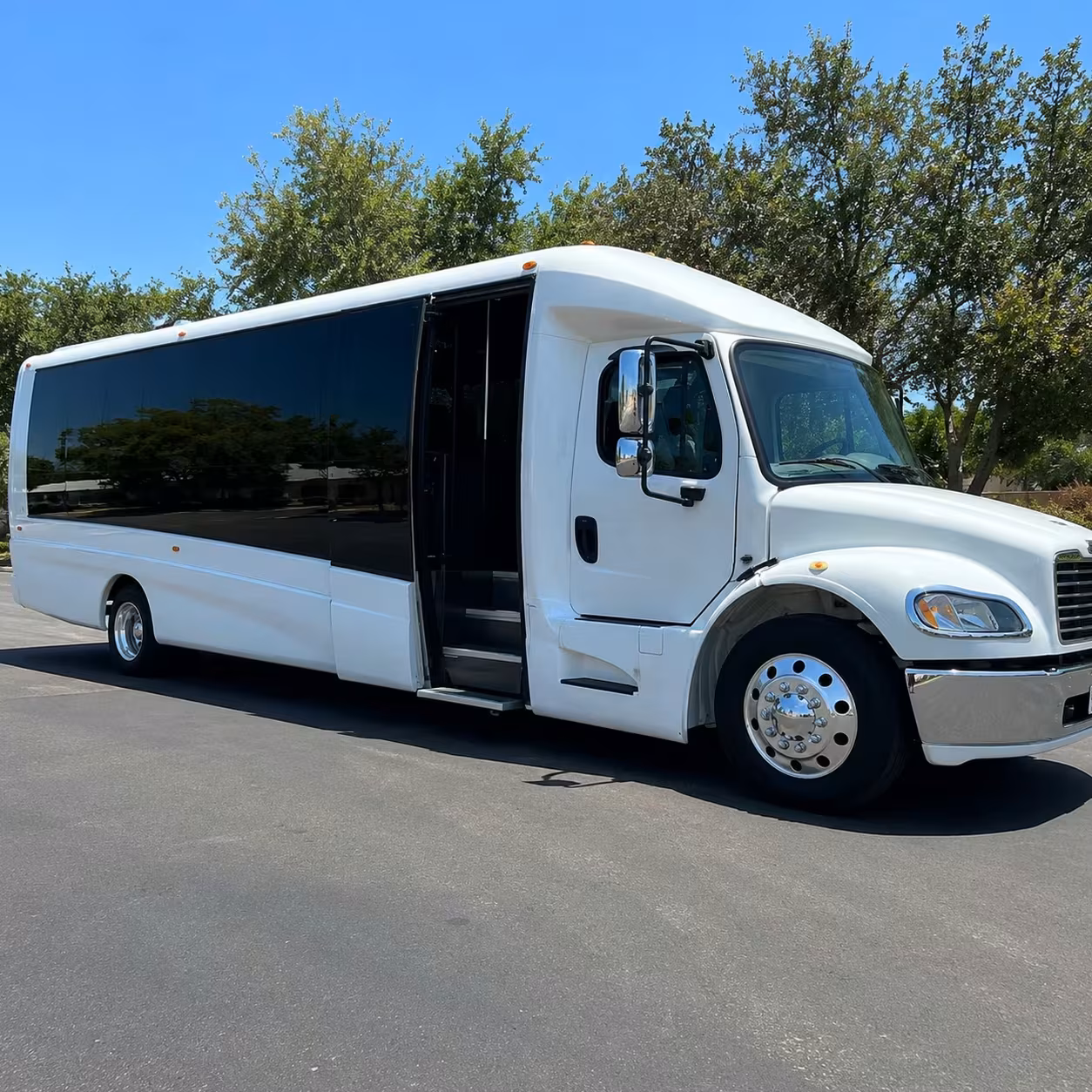 minibus rentals for imagination station field trips in toledo